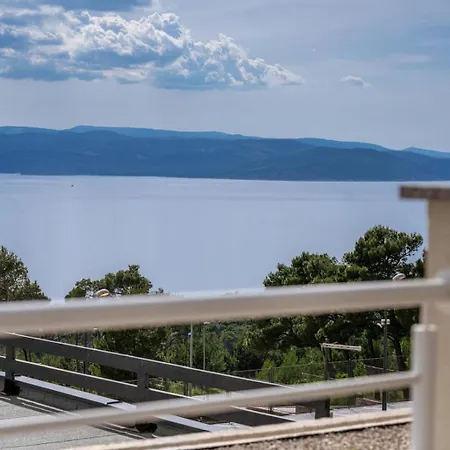 Theo Seaview Apartment *