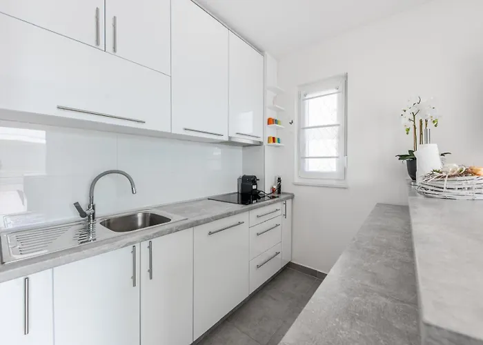 Theo Seaview Makarska