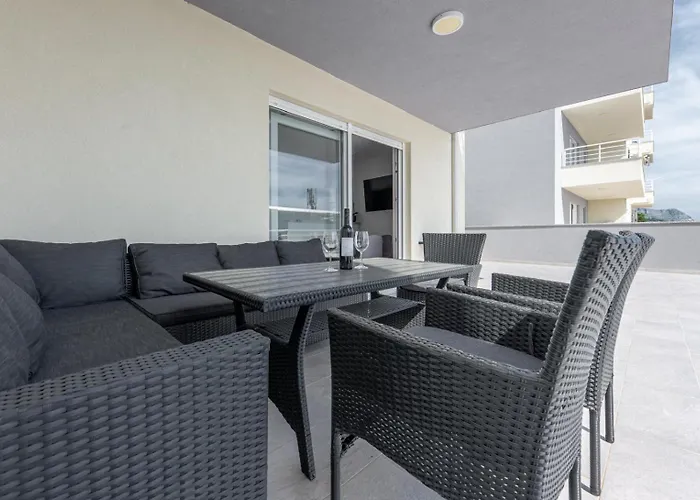 Theo Seaview Apartment Makarska