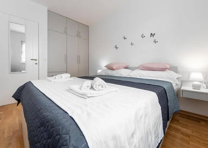 Theo Seaview Apartment