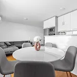 Theo Seaview Makarska