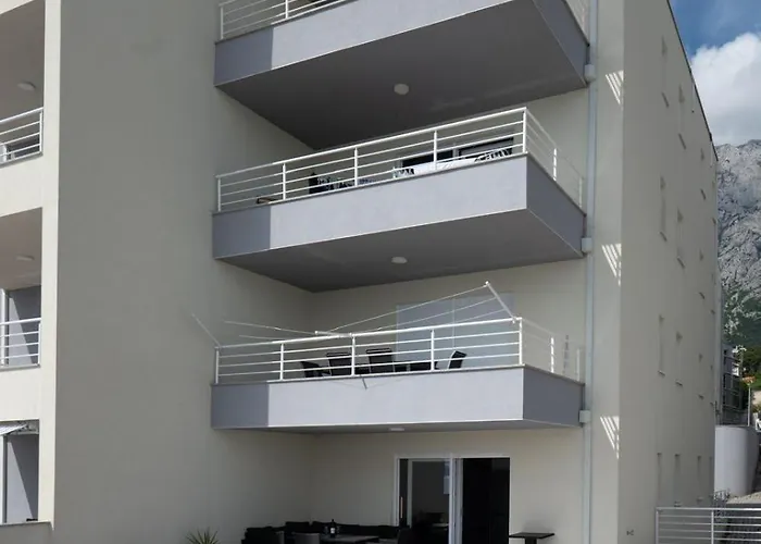 Theo Seaview Makarska