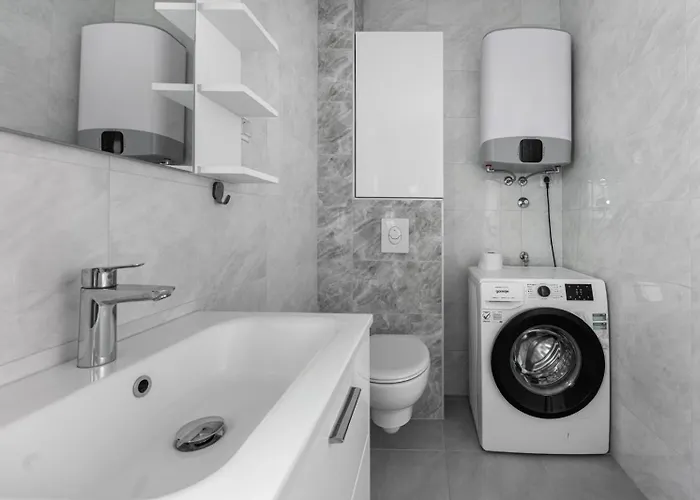 Theo Seaview Апартаменти